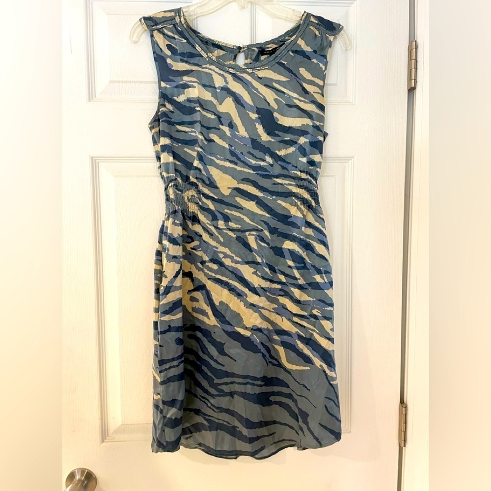 BANANA REPUBLIC silk sheath dress in blue and ivory.